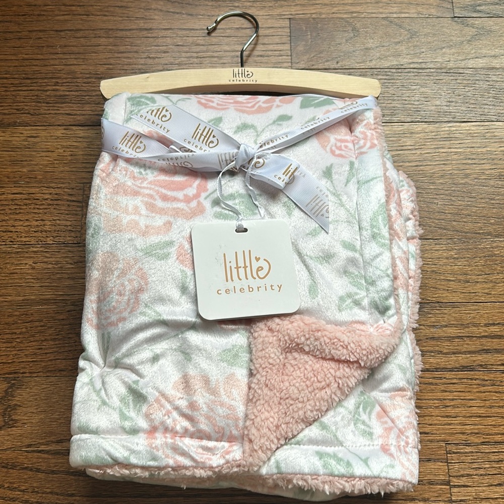 LITTLE celebrity plush baby blanket . Rosette design . BABY BLANKET